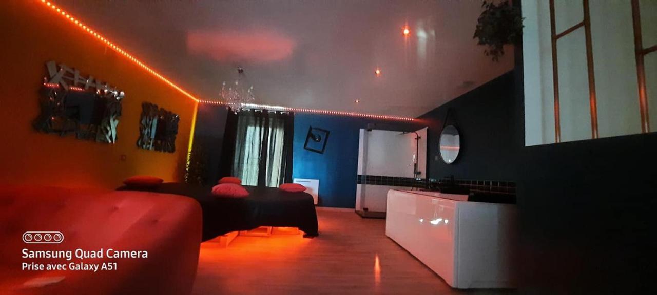 Nuit Insolite-Room Love Saint-Germain  Экстерьер фото