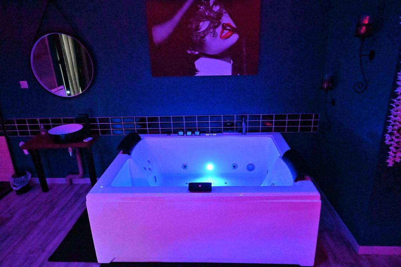 Nuit Insolite-Room Love Saint-Germain  Экстерьер фото